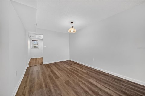 Condo in Saint Petersburg, Florida, 2 bedrooms  № 2217766 - photo 11