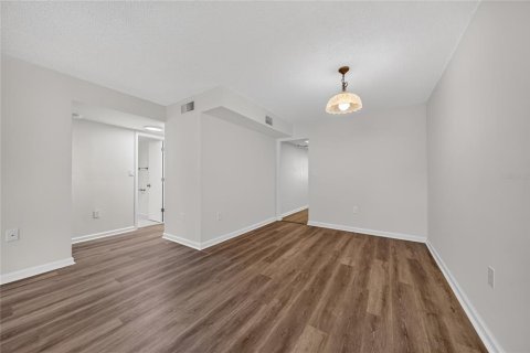 Condo in Saint Petersburg, Florida, 2 bedrooms  № 2217766 - photo 10
