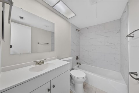 Condo in Saint Petersburg, Florida, 2 bedrooms  № 2217766 - photo 27
