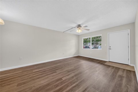 Condo in Saint Petersburg, Florida, 2 bedrooms  № 2217766 - photo 9