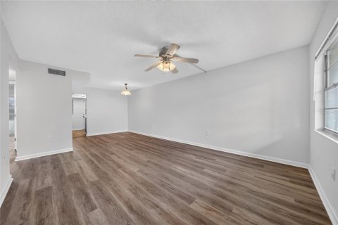 Condo in Saint Petersburg, Florida, 2 bedrooms  № 2217766 - photo 6