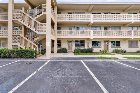 Condo in Saint Petersburg, Florida, 2 bedrooms № 2217766