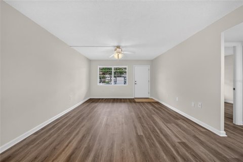 Condo in Saint Petersburg, Florida, 2 bedrooms  № 2217766 - photo 8
