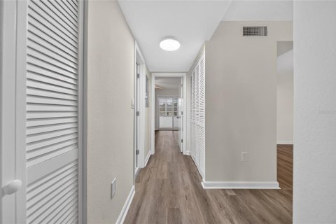 Condo in Saint Petersburg, Florida, 2 bedrooms  № 2217766 - photo 26