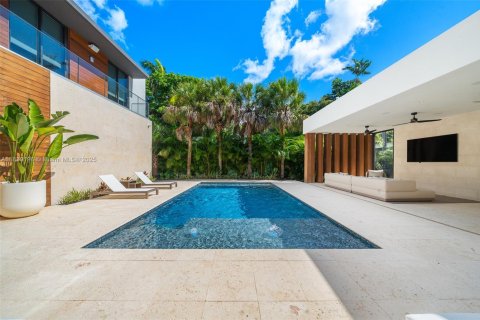 Купить виллу или дом в Майами, Флорида 5 спален, 390.93м2, № 1804606 - фото 21