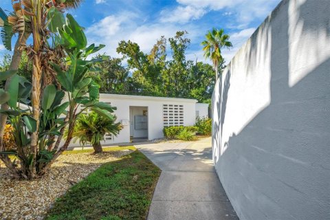 Condo in Lakeland, Florida, 2 bedrooms  № 2103159 - photo 21