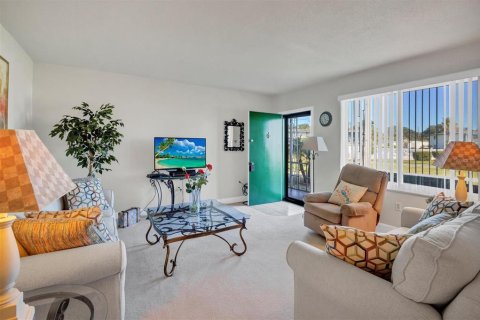 Condo in Lakeland, Florida, 2 bedrooms  № 2103159 - photo 10