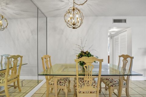 Condo in Lakeland, Florida, 2 bedrooms  № 2103159 - photo 13