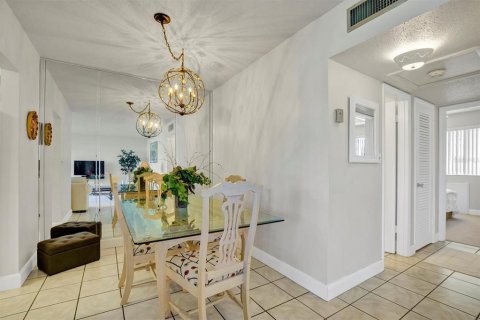 Condo in Lakeland, Florida, 2 bedrooms  № 2103159 - photo 11