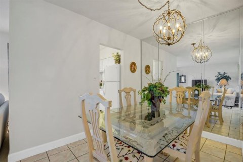 Condo in Lakeland, Florida, 2 bedrooms  № 2103159 - photo 12