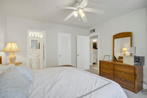 Condo in Lakeland, Florida, 2 bedrooms  № 2103159 - photo 18