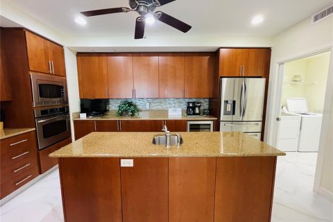 Condo in Daytona Beach, Florida, 2 bedrooms  № 1774810 - photo 29