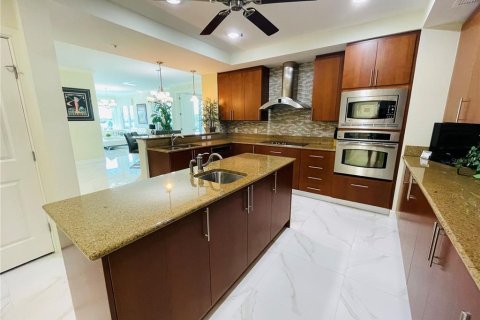 Condo in Daytona Beach, Florida, 2 bedrooms  № 1774810 - photo 27