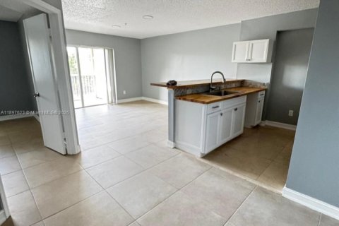 Copropriété à louer à Hollywood, Floride: 2 chambres, 77.85 m2 № 1949555 - photo 8