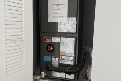 Copropriété à louer à Hollywood, Floride: 2 chambres, 77.85 m2 № 1949555 - photo 16