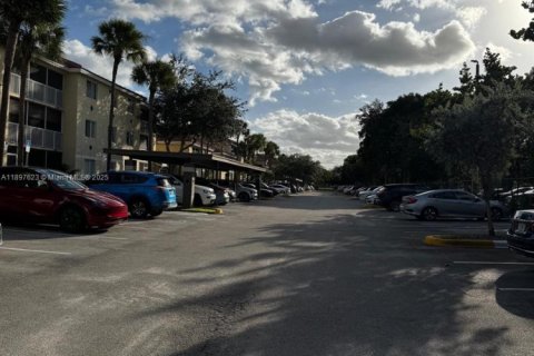 Copropriété à louer à Hollywood, Floride: 2 chambres, 77.85 m2 № 1949555 - photo 4