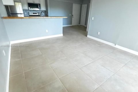 Copropriété à louer à Hollywood, Floride: 2 chambres, 77.85 m2 № 1949555 - photo 7