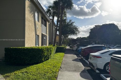 Copropriété à louer à Hollywood, Floride: 2 chambres, 77.85 m2 № 1949555 - photo 3