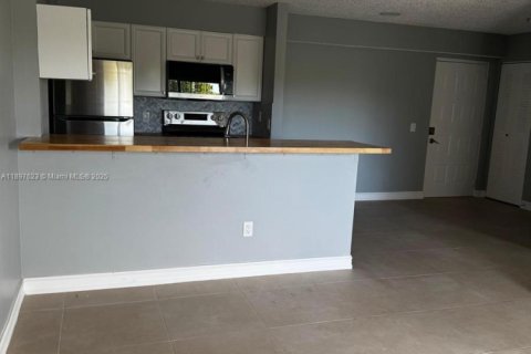 Copropriété à louer à Hollywood, Floride: 2 chambres, 77.85 m2 № 1949555 - photo 20