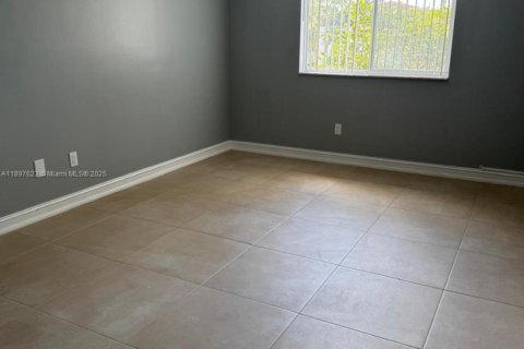 Copropriété à louer à Hollywood, Floride: 2 chambres, 77.85 m2 № 1949555 - photo 13