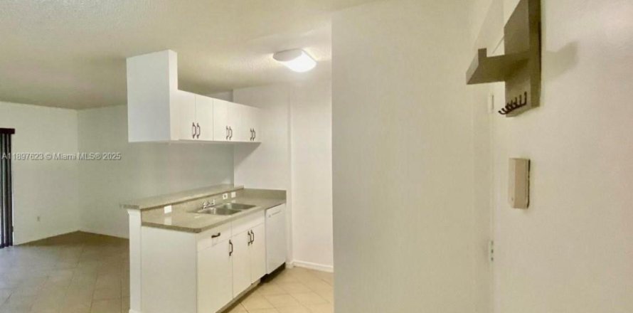 Condo à Hollywood, Floride, 2 chambres № 1949555