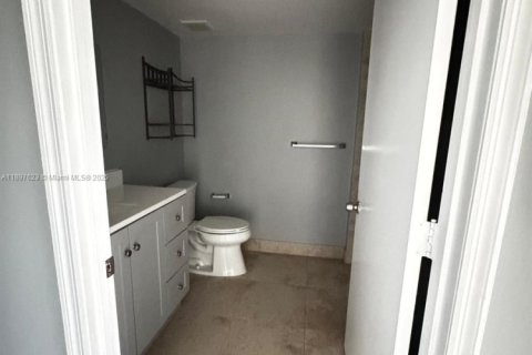 Copropriété à louer à Hollywood, Floride: 2 chambres, 77.85 m2 № 1949555 - photo 10