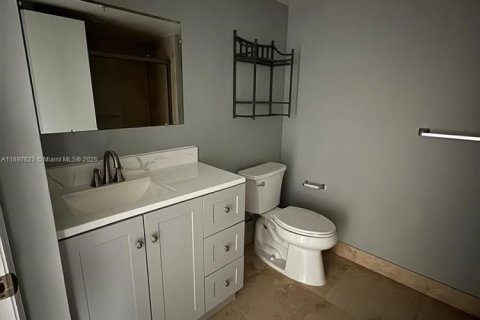 Copropriété à louer à Hollywood, Floride: 2 chambres, 77.85 m2 № 1949555 - photo 9