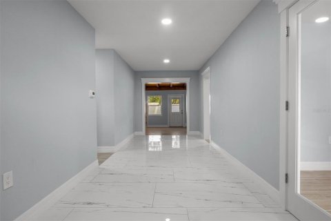 House in Lakeland, Florida 3 bedrooms, 239.97 sq.m. № 2223361 - photo 9