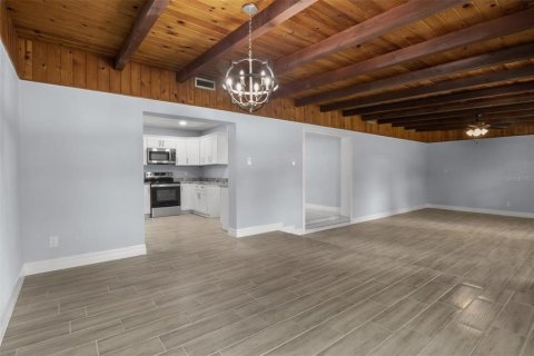 House in Lakeland, Florida 3 bedrooms, 239.97 sq.m. № 2223361 - photo 16