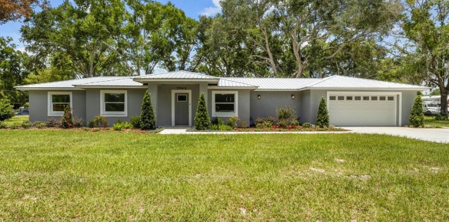 House in Lakeland, Florida 3 bedrooms, 239.97 sq.m. № 2223361