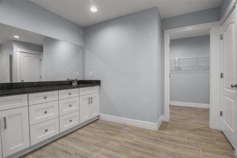 House in Lakeland, Florida 3 bedrooms, 239.97 sq.m. № 2223361 - photo 24