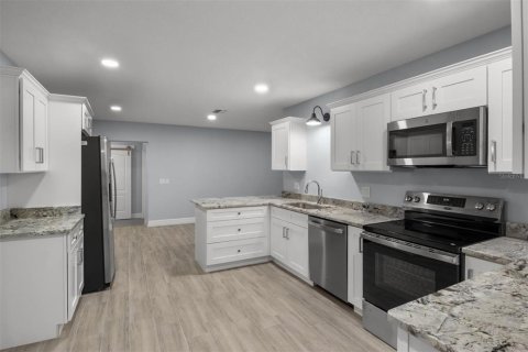 House in Lakeland, Florida 3 bedrooms, 239.97 sq.m. № 2223361 - photo 19