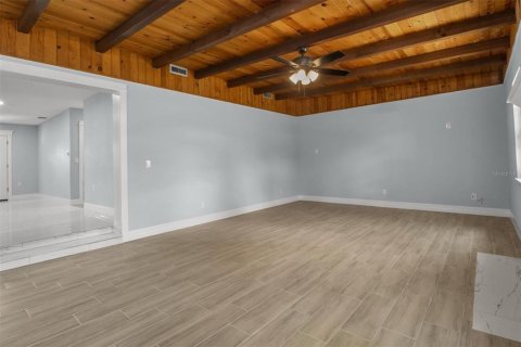 House in Lakeland, Florida 3 bedrooms, 239.97 sq.m. № 2223361 - photo 14