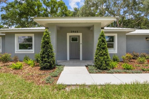 House in Lakeland, Florida 3 bedrooms, 239.97 sq.m. № 2223361 - photo 6