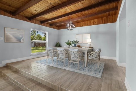 House in Lakeland, Florida 3 bedrooms, 239.97 sq.m. № 2223361 - photo 13