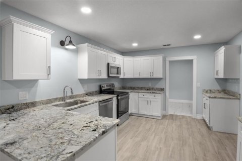 House in Lakeland, Florida 3 bedrooms, 239.97 sq.m. № 2223361 - photo 18