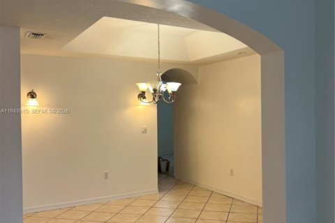 House in Miami Lakes, Florida 2 bedrooms, 105.07 sq.m. № 2000503 - photo 2