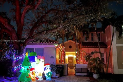 House in Miami Lakes, Florida 2 bedrooms, 105.07 sq.m. № 2000503