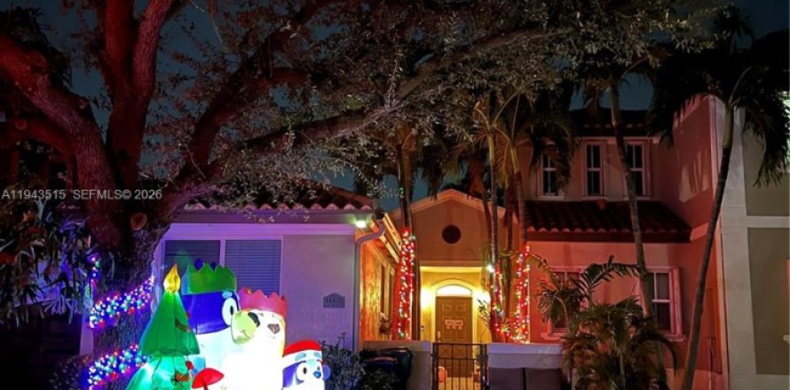 House in Miami Lakes, Florida 2 bedrooms, 105.07 sq.m. № 2000503