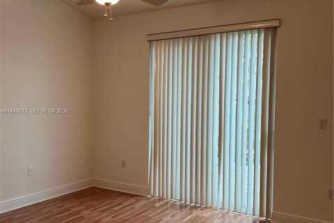 House in Miami Lakes, Florida 2 bedrooms, 105.07 sq.m. № 2000503 - photo 4