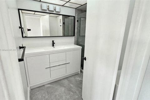 Condo in Weston, Florida, 2 bedrooms  № 1726625 - photo 17
