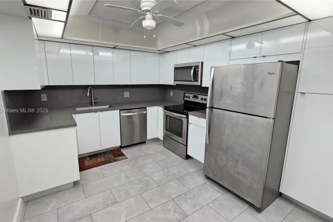 Condo in Weston, Florida, 2 bedrooms  № 1726625 - photo 16