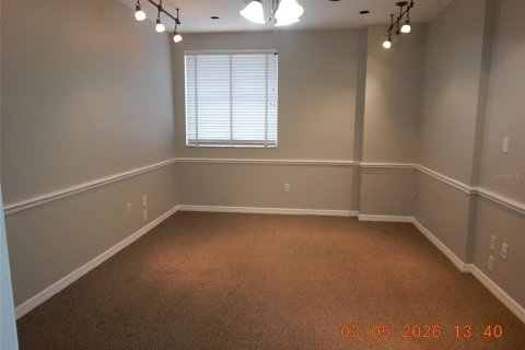 Immobilier commercial à louer à Gainesville, Floride: 552.03 m2 № 2142436 - photo 6