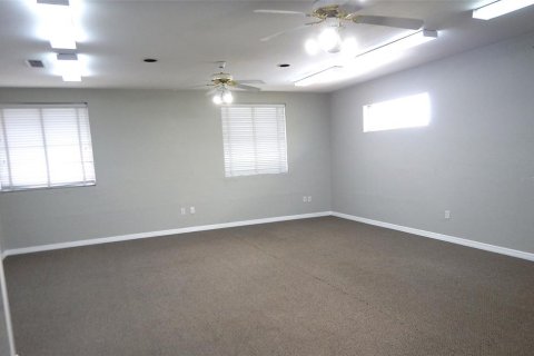 Immobilier commercial à louer à Gainesville, Floride: 552.03 m2 № 2142436 - photo 3