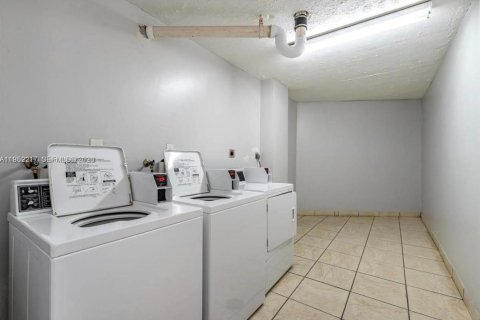 Снять в аренду кондоминиум в Майами, Флорида 2 спальни, 98.85м2, № 2007365 - фото 19