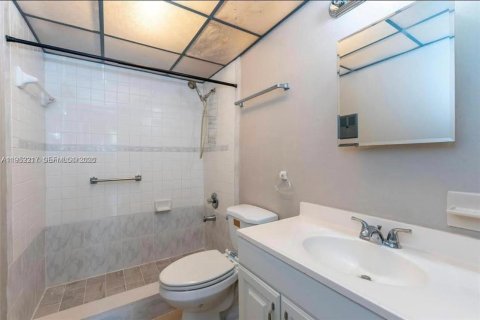 Снять в аренду кондоминиум в Майами, Флорида 2 спальни, 98.85м2, № 2007365 - фото 14