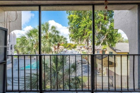 Снять в аренду кондоминиум в Майами, Флорида 2 спальни, 98.85м2, № 2007365 - фото 17