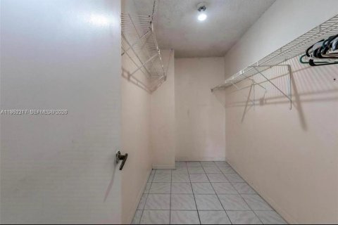 Снять в аренду кондоминиум в Майами, Флорида 2 спальни, 98.85м2, № 2007365 - фото 13