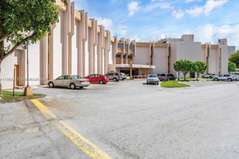 Снять в аренду кондоминиум в Майами, Флорида 2 спальни, 98.85м2, № 2007365 - фото 2