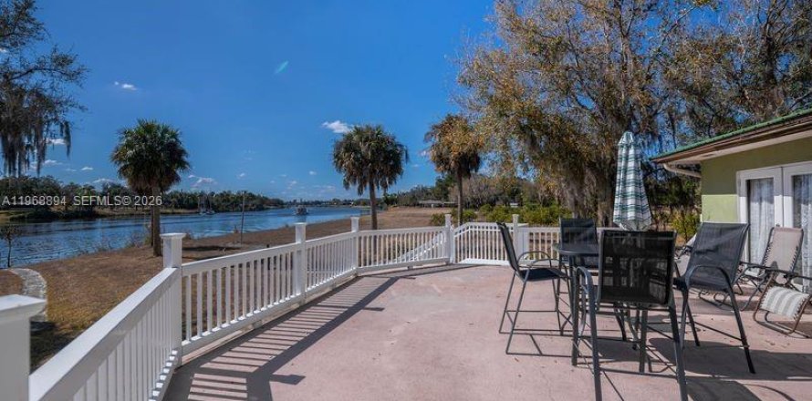 House in LaBelle, Florida 4 bedrooms № 2029833